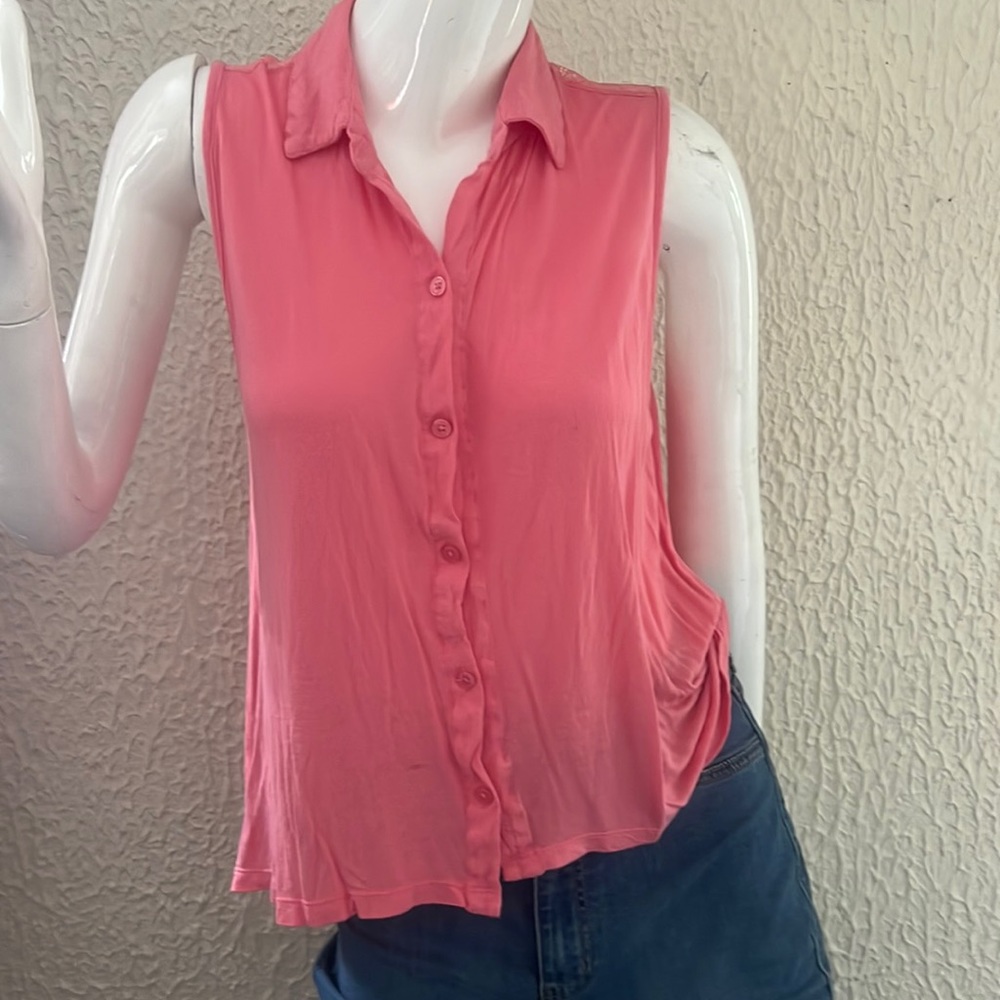 🏵️2/$14🏵️ Forever 21 sleeveless top